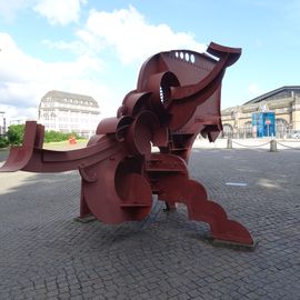 Skulptur "Kleiner Zyklop" bei der Kunsthalle in Hamburg