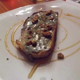 Bruscetta mit Gorgonzola und Walnüssen