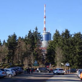 Berggipfel vom unteren Parkplatz aus