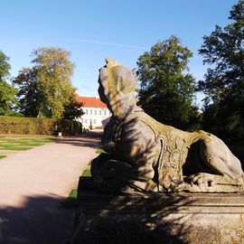 Sphinx, Blick Richtung Orangerieparterre und Schloss Rheinsberg