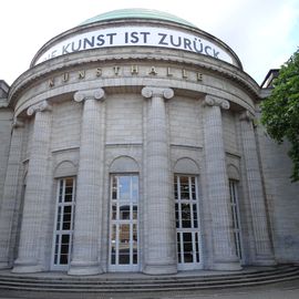 Skulptur "Kleiner Zyklop" bei der Kunsthalle in Hamburg