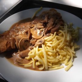 Jägerschnitzel mit Spätzle