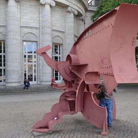 Skulptur "Kleiner Zyklop" bei der Kunsthalle in Hamburg