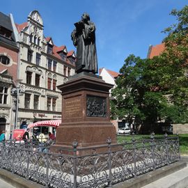 Lutherdenkmal vor der Kaufmannskirche in Erfurt