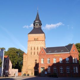 Stadtkirche und historisches Postamt