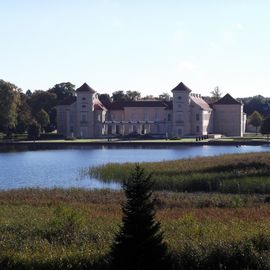 Blick vom Obeliskenh&uuml;gel auf Schloss Rheinsberg