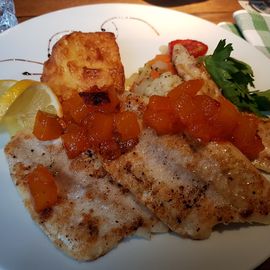 Barschfilet mit Kürbischutney, Gemüse und Kartoffelgratin