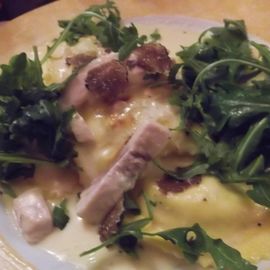 Halbmondnudeln mit geräuchertem Schwertfisch, Trüffel, Rucola - Parmesan fehlte