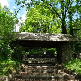 Zugangstor Alliiertenfriedhof, der heute als Friedhof für Trutzhain genutzt wird