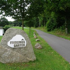 Zuwegung zum Findlingsgarten