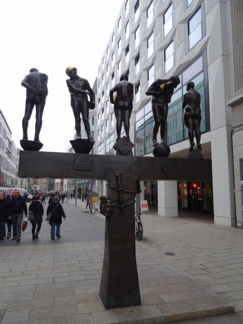 Skulptur "Unzeitgemäße Zeitgenossen"
