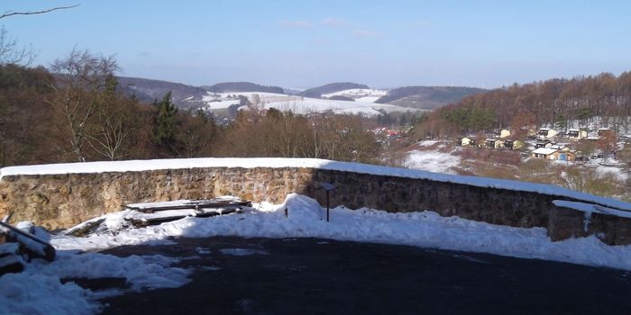Tannenburg - Blick nach Westen in die winterliche Landschaft