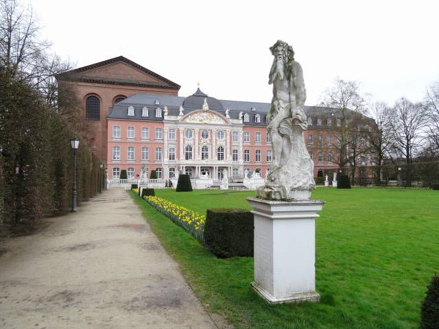 Kurfürstliches Palais und Palastgarten