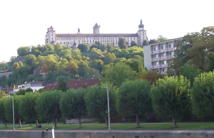 Festung Marienberg vom Main aus