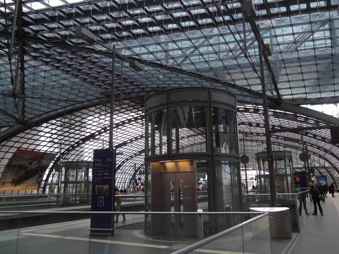 Nutzerbilder McDonald's und McCafé - im Berliner HBf (Hauptbahnhof)