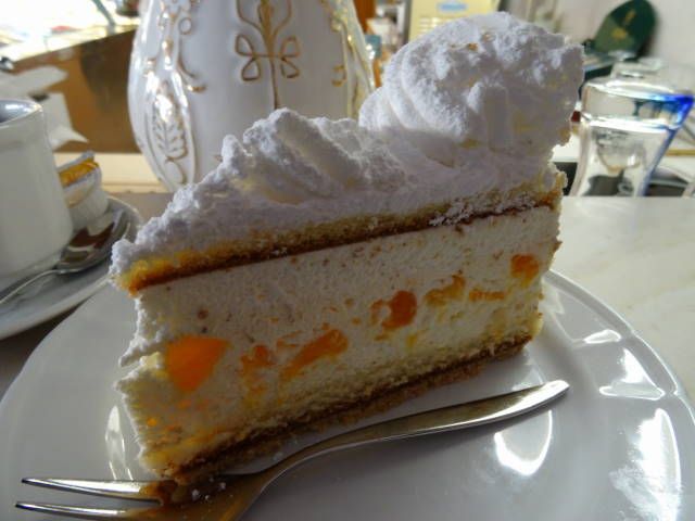 Mandarinen - Sahne - Torte mit Baiser