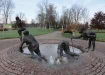 Bild zu Brunnenskulptur "Gesundbrunnen"