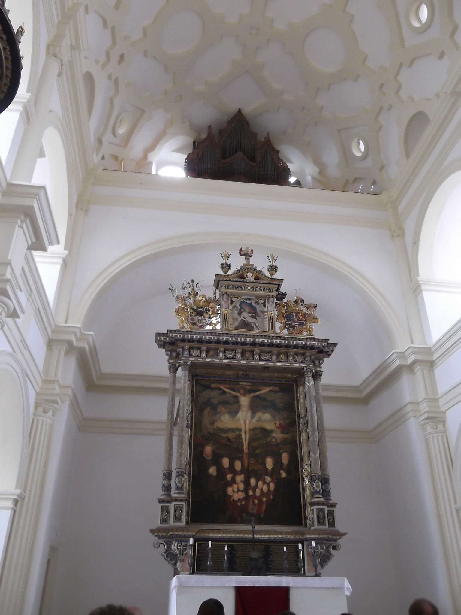 Altar und Orgel