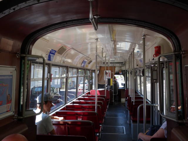 schöner alter Straßenbahnwaggon auf der Linie 3