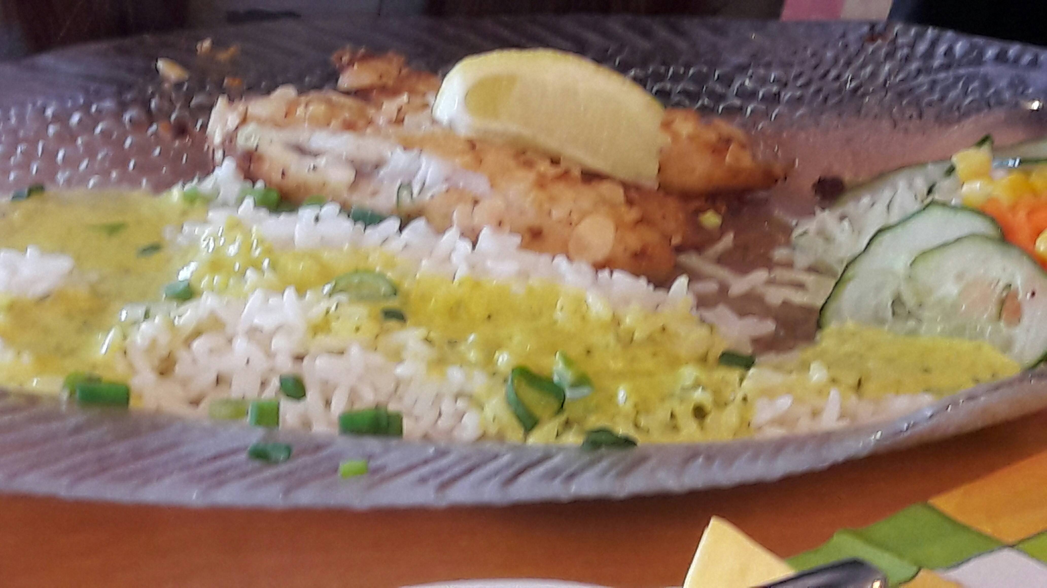 Zanderfilet mit Reis und Currysauce 12.95 €