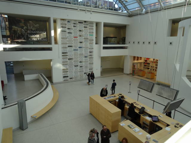 Foyer mit Kassenbereich von oben.