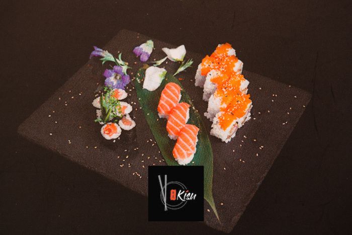 M3 BENTO SAPPORO 8 California special * 6 Sake Maki * 3 Lachs Nigiri https://sushi-restaurant-frankfurt.de/
