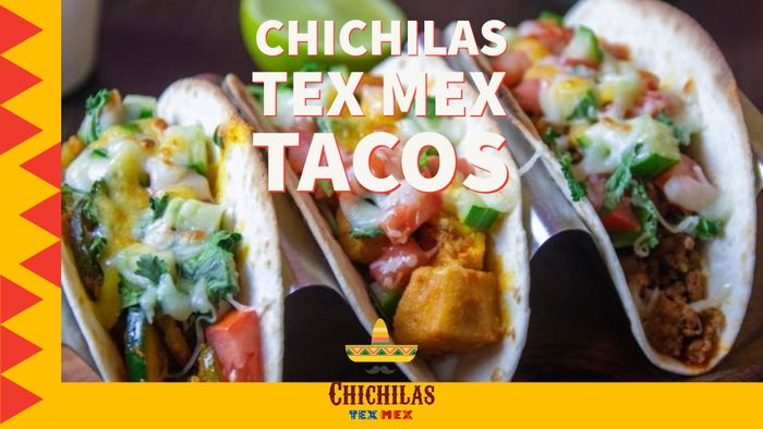  Entdecke bei Chichilas Tex Mex die Kunst der perfekten Tacos... ... wo jeder Bissen eine Geschichtsstunde der mexikanischen Küche erzählt. Unsere handgefertigten Tacos sind eine Symphonie aus frisch aufgebackenen Maistortillas, gefüllt mit saftigem, perfekt gewürztem Fleisch , das auf der Zunge zergeht. Gleich bestelle: https://www.robynfood.de/api/fb/8_md46