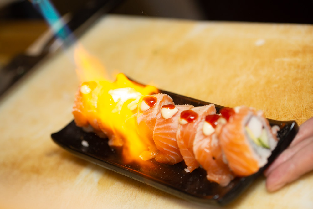 Tokyo Sushi Grill Aschaffenburg Sushi Restaurant- Flambierte Sushis