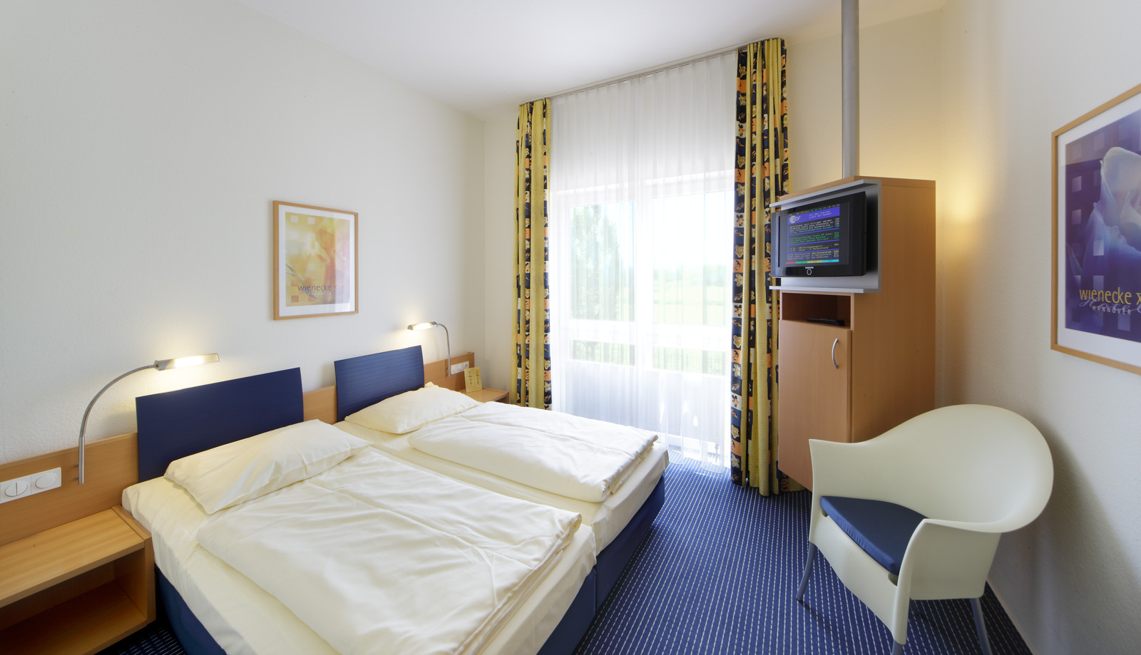 Doppelzimmer des Wienecke XI. Hotel Hannover Hildesheimer Straße 380 30519 Hannover Tel.: 0511126110 Fax: 051112611511 E-Mail: reservierung@wienecke.de Web: www.wienecke.de