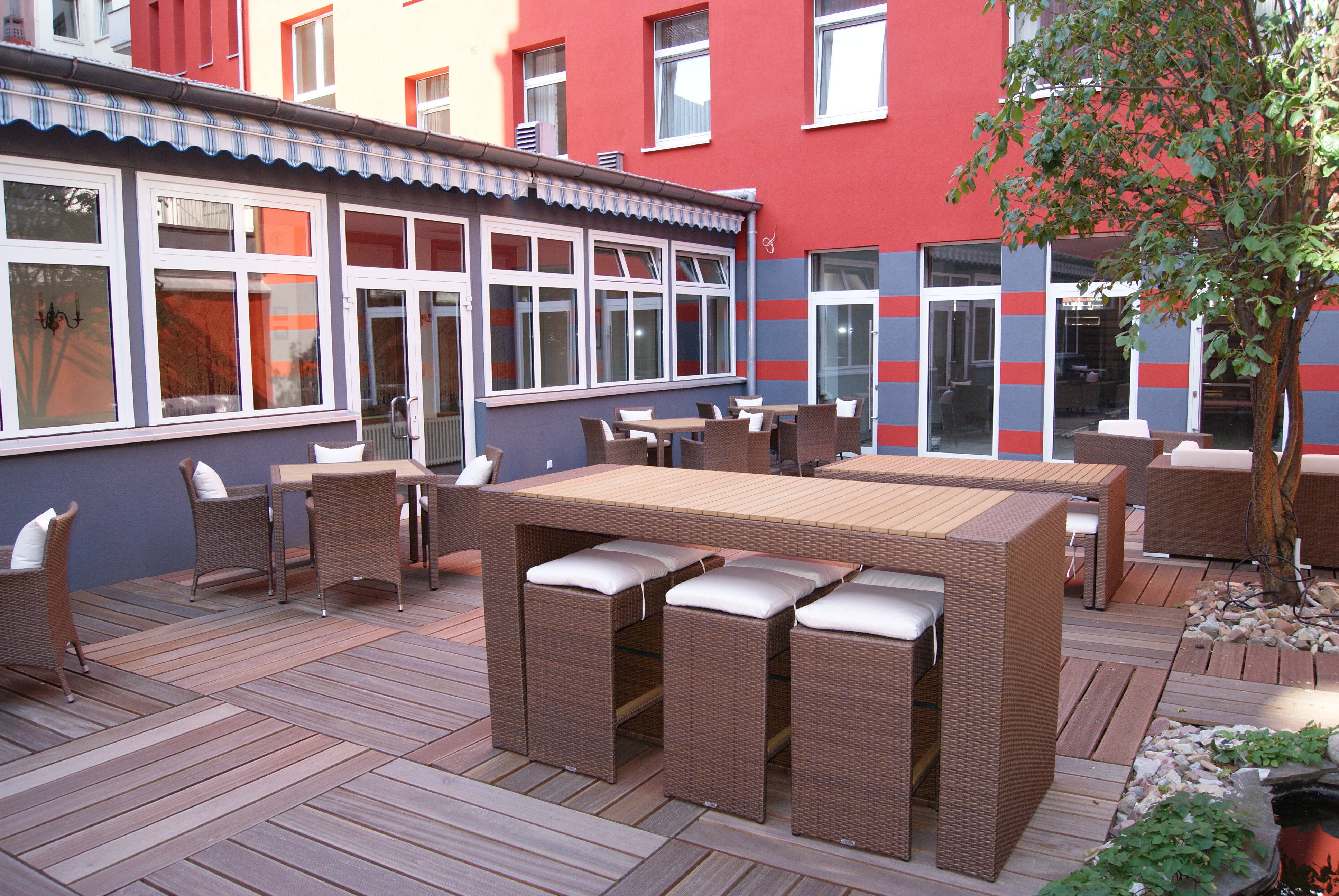 Terrasse des Cityhotel Thüringer Hof Hannover Osterstraße 37 30159 Hannover Tel.: 051136060 Fax: 05113606277 E-Mail: reservierung@thüringerhof.de Web: http://www.thueringerhof.de