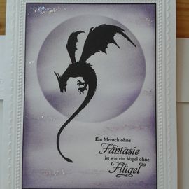 Grußkarte Rahwanjikarte mit Aquarellpapier gestempelt mit Lavinia Drache. Coloration Memento Stempelfarben.