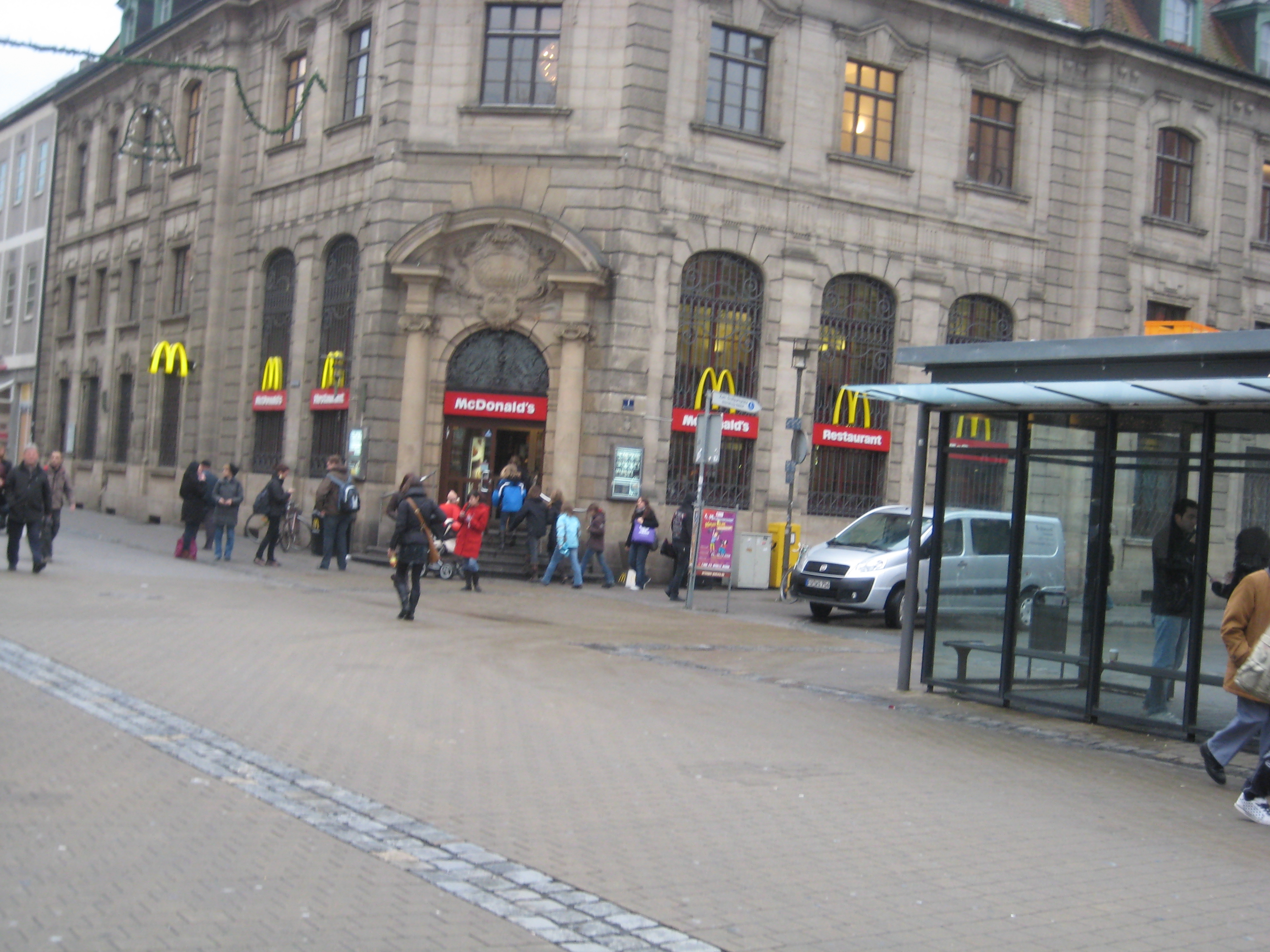 Bild 2 McDonald's Deutschland Inc. in Erlangen
