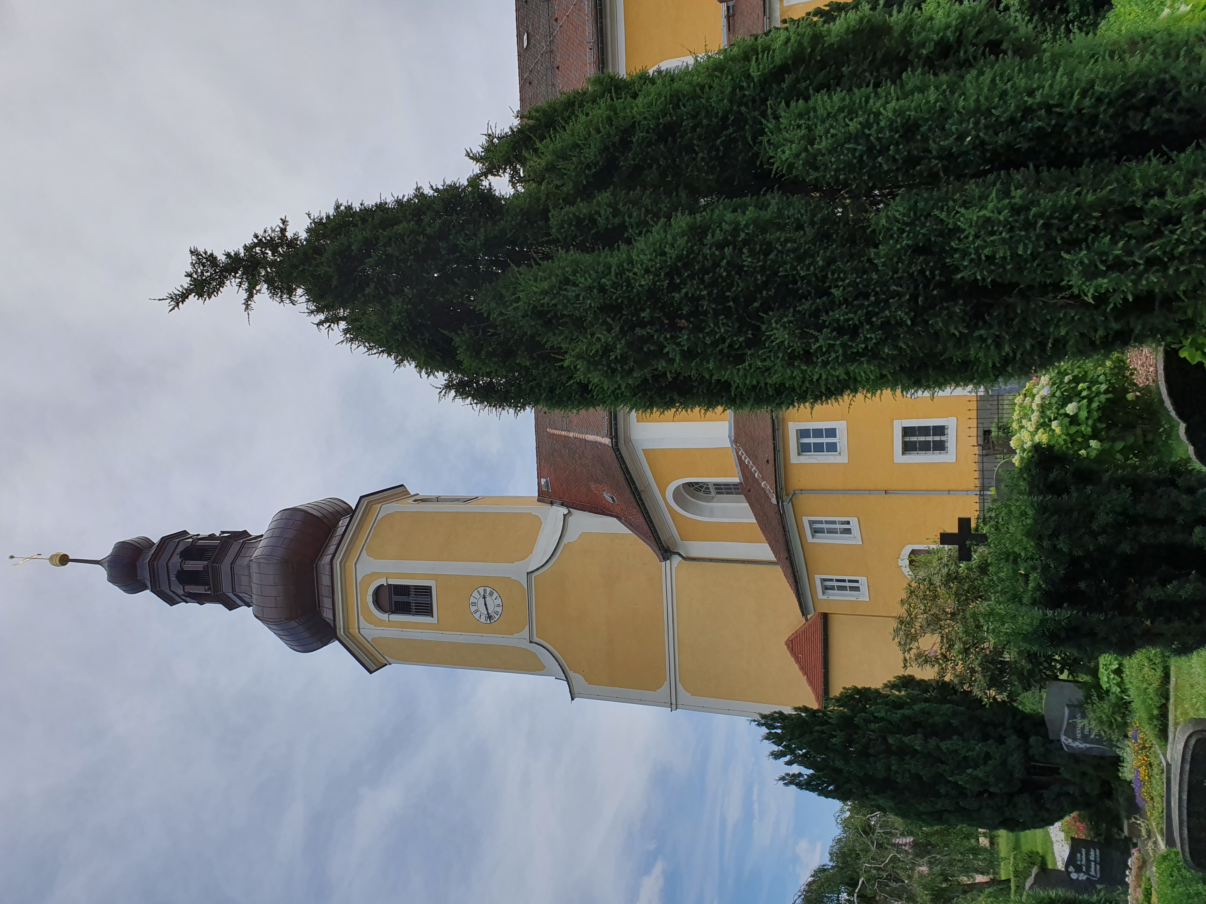 Die Ev.-Luth. Kirche in Hochkirch/Bukecy wurde 1720 neu gebaut und um den Turm 1750 erweitert.