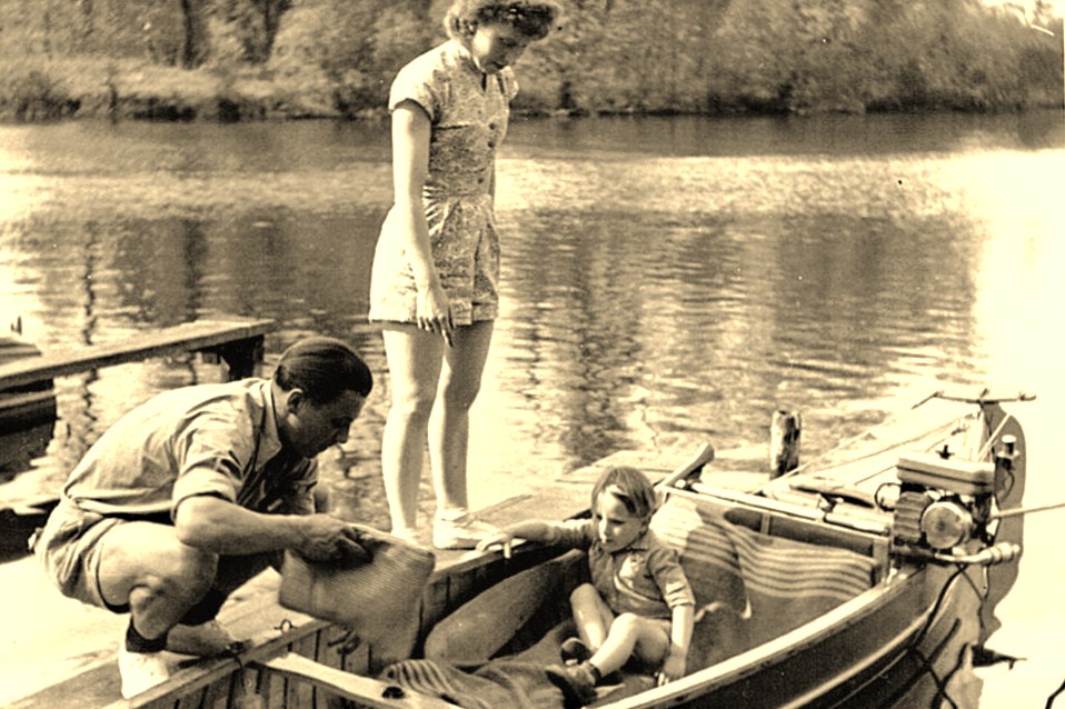 Mit dem Boot zum Weißen Schwan. ca.1956