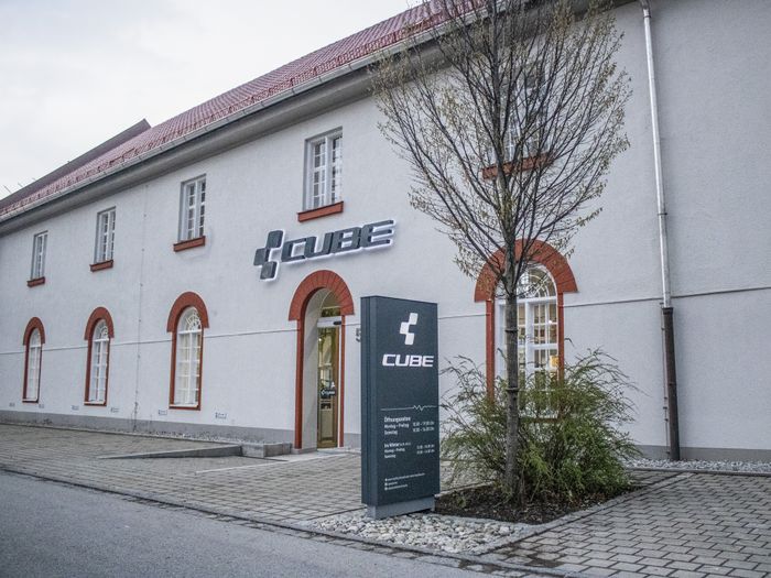 CUBE Store Kaufbeuren by Multicycle