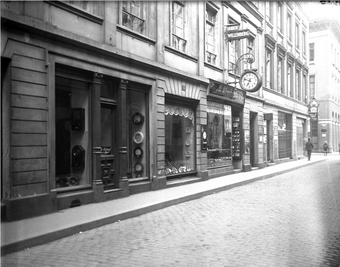 vor 1900: früheres Ladenlokal von Juwelier Willenberg in der Fuststraße