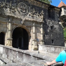 Das monumentale Haupttor von Festung und Schlo&szlig; Hohent&uuml;bingen