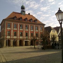 Marktplatz mit Rathaus