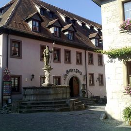 Ritter Jörg mit Brunnen