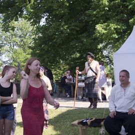 Axtwurfstand beim Mittelalterfest auf der Giechburg