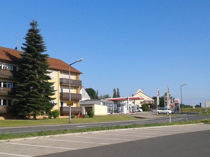 Autohändler und Avia Tankstelle Klör