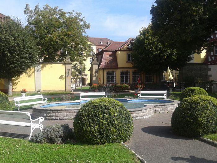 Brunnen vor dem Schloss in Kirchberg