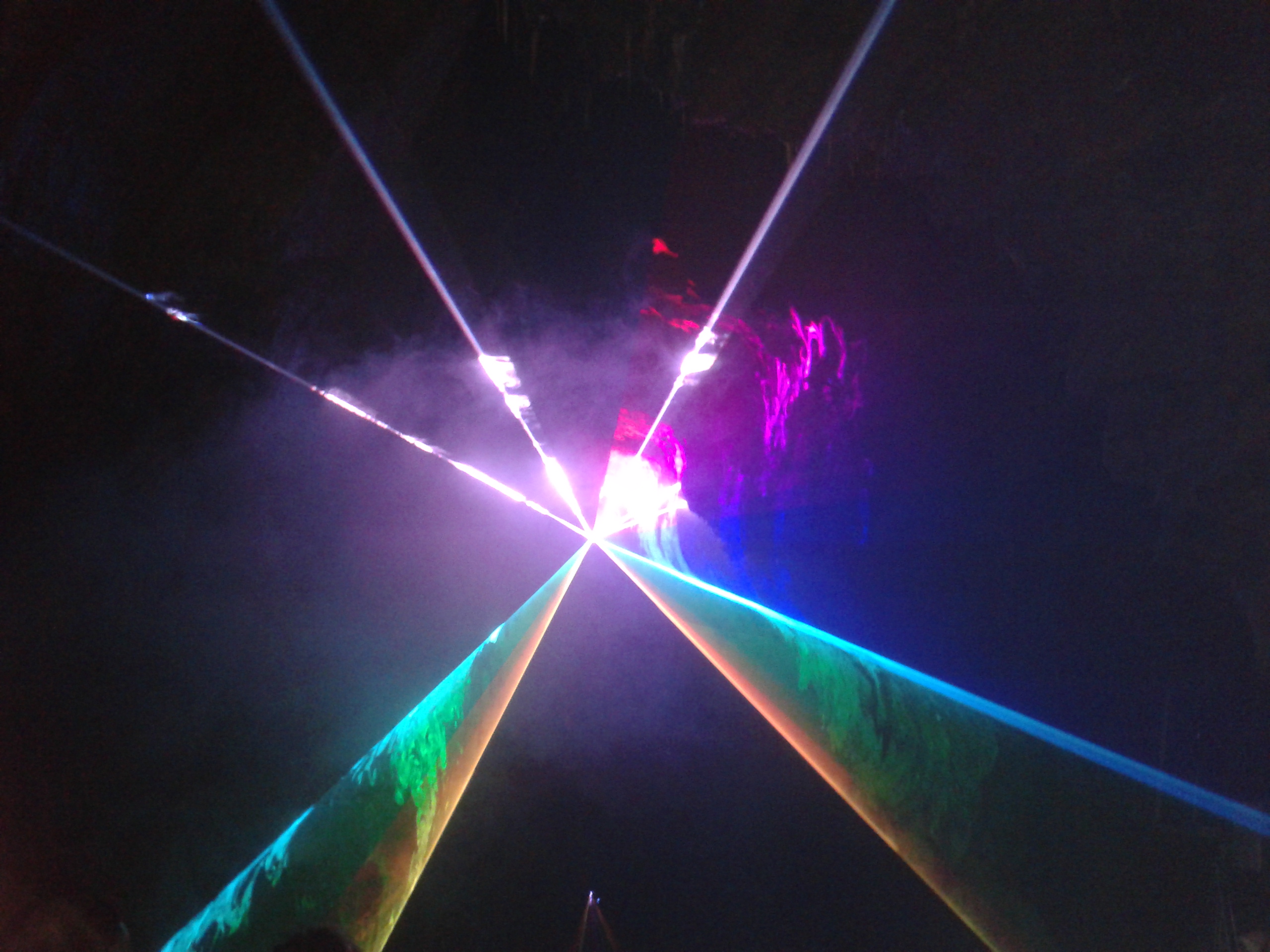 Lasershow in der Syrauer Drachenhöhle