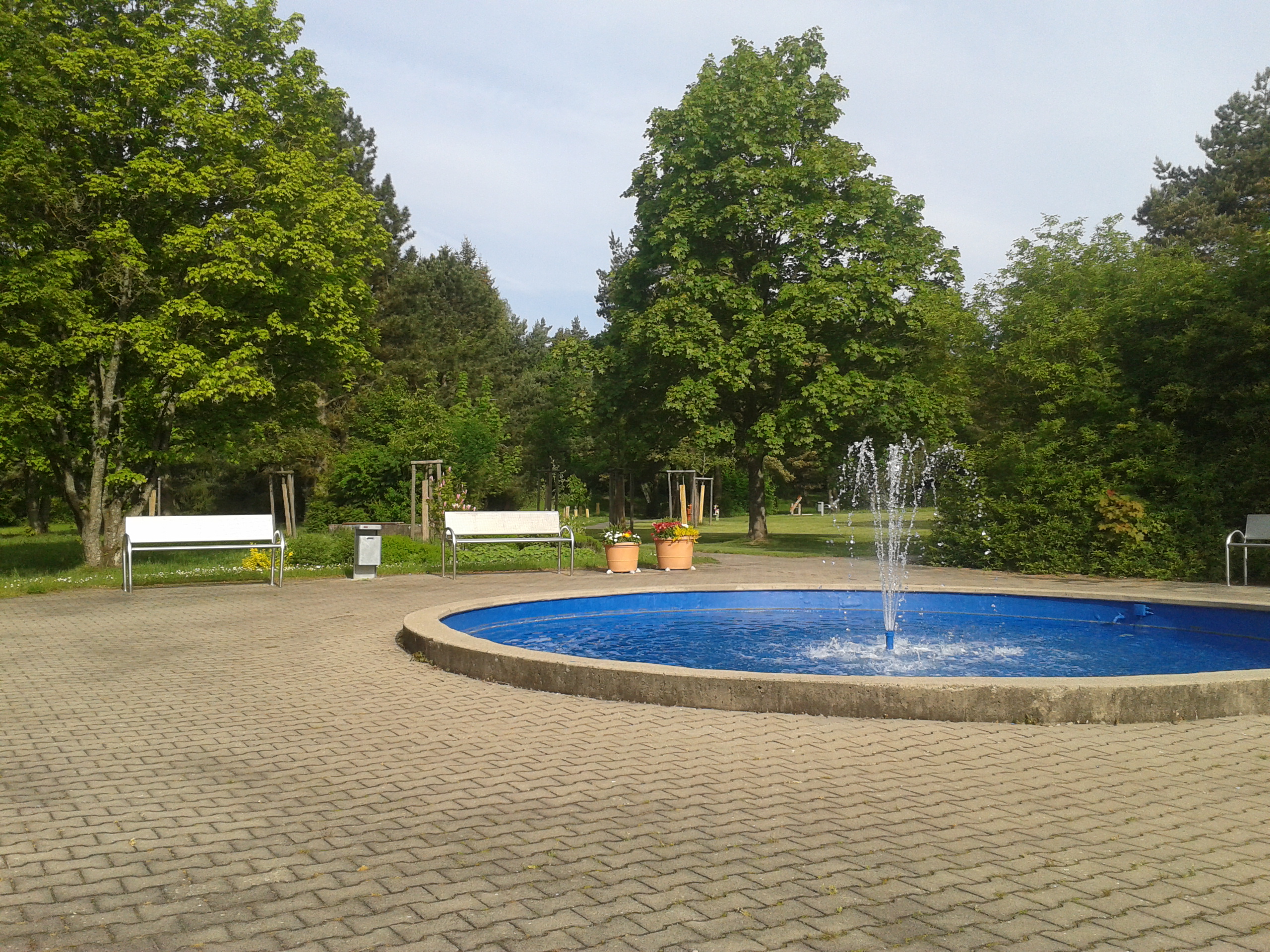 Schöner Klinikpark zum Relaxen.