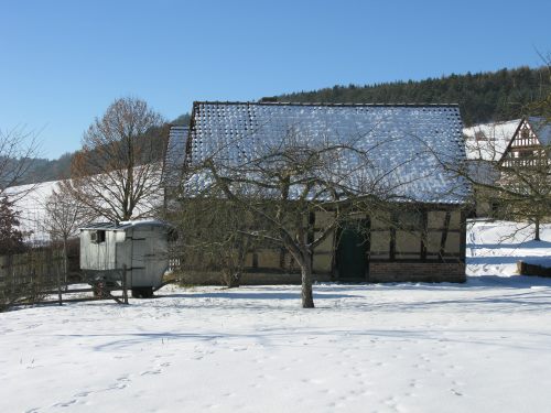Das Hirtenhaus im winterlichen Freilichtmuseum