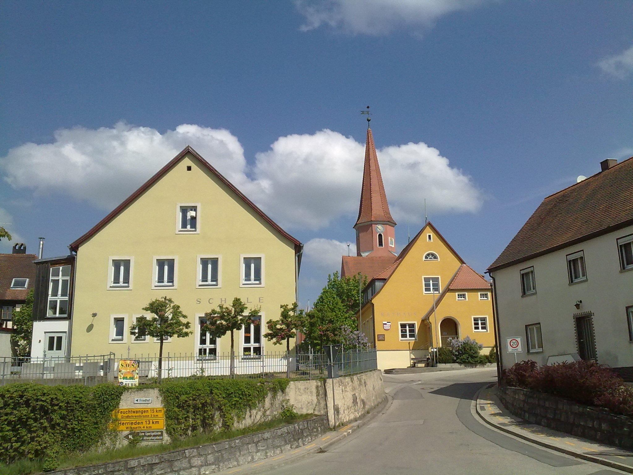Schule -  Rathaus und Kirche in Burk Mfr.