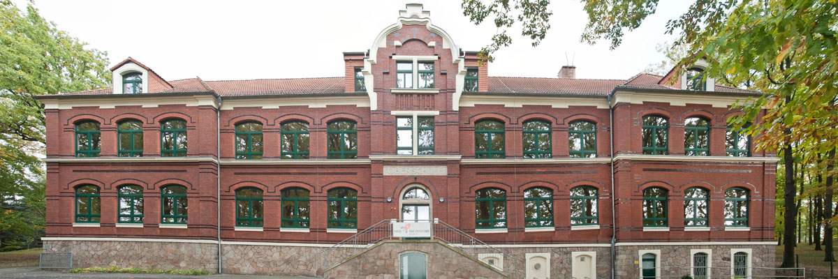 Bürgerbegegnungsstätte "Haus der Entdecker" direkt am Friedrichsgrüner Park in der "Alten Schule"