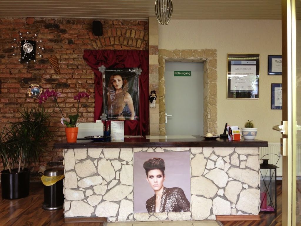 Nutzerfoto 4 Janneth's Beauty Salon Friseursalon