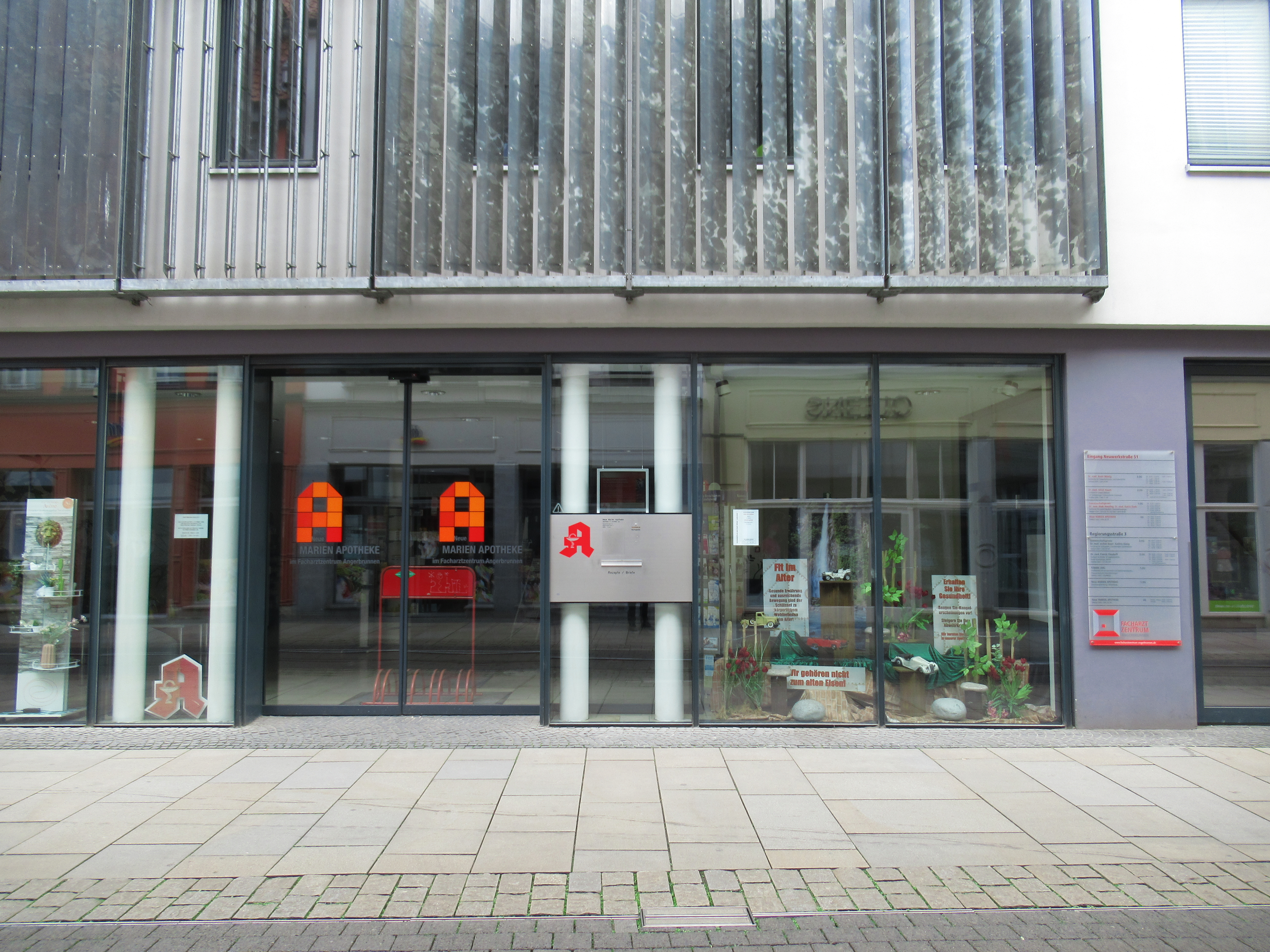 Bild 1 Neue MARIEN-APOTHEKE im Fachzentrum Angerbrunnen in Erfurt