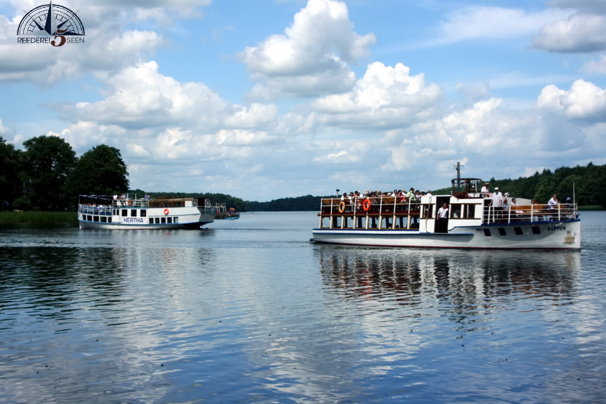 Begegnung der alten Dame HERTHA mit Schwesterschiff NEPTUN zwischen der Insel im Untersee und dem Freibad in Kyritz.